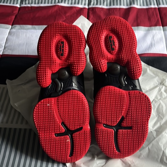 Lebron XIX (GS) Boys Basketball shoes - Picture 5 of 9